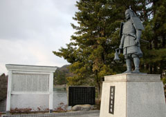 吉川経家の銅像と石碑